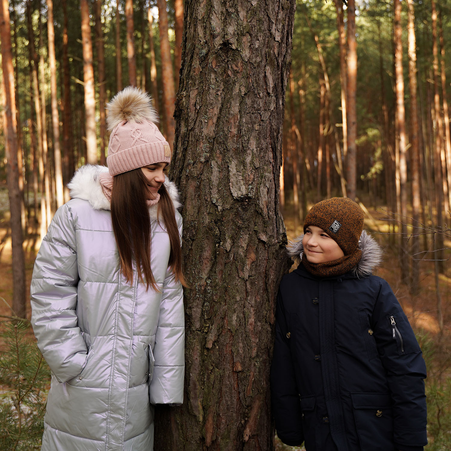 Czapka i komin dla dziewczynki zimowy komplet, czarny, z pomponem Dina