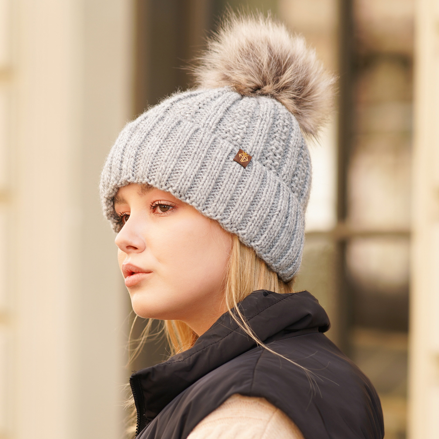 Czapka zimowa damska, czerwona, z pomponem, Rene