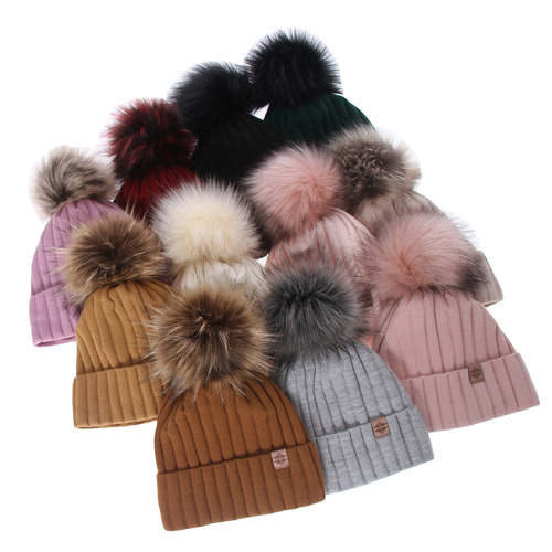 Czapka zimowa damska, brązowa, z pomponem Loara