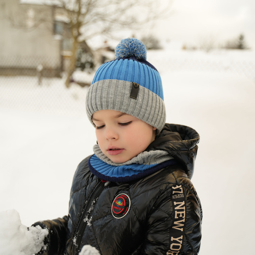 Czapka i komin dla chłopca zimowy komplet, granatowy, z naszywką Karson