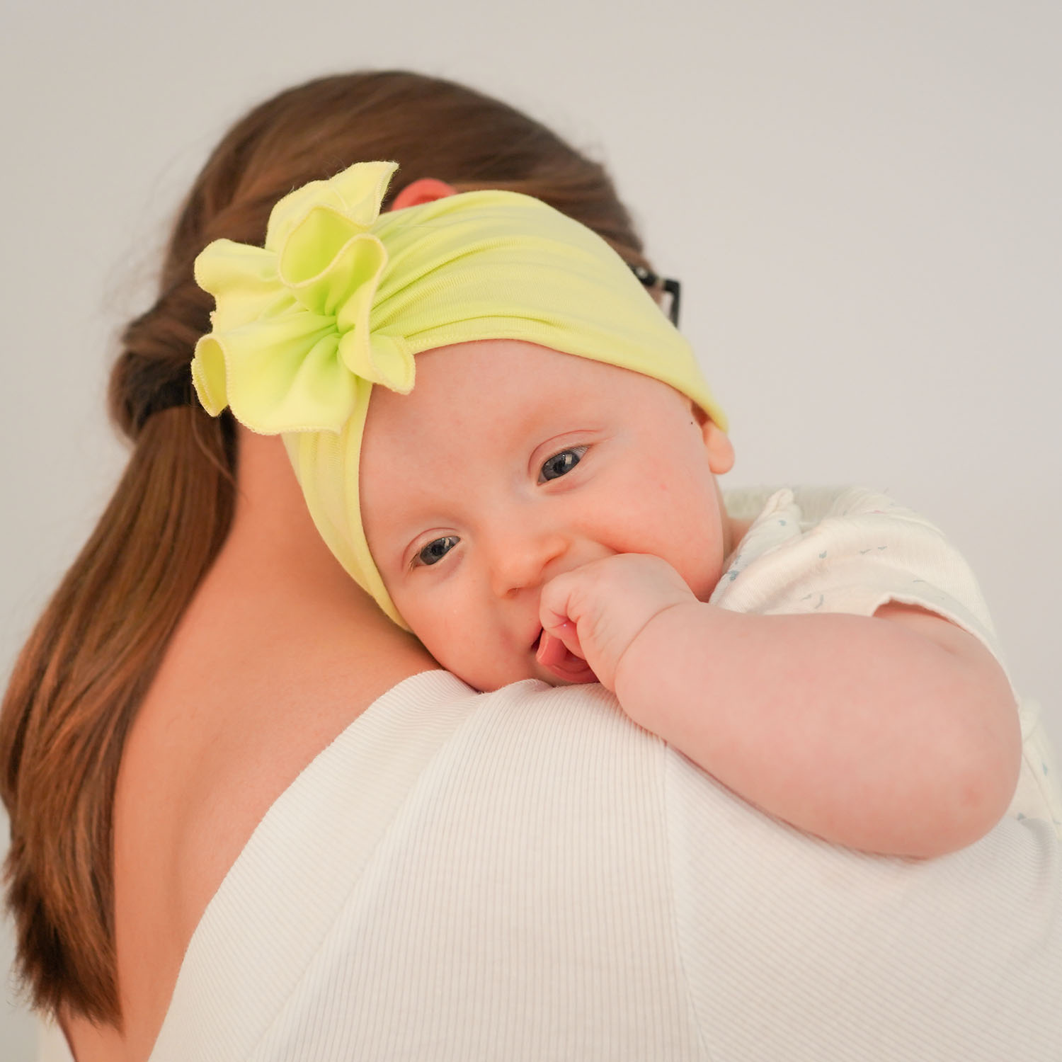 Czapka bawełniana dla dziewczynki jesienna, wiosenna, miodowa, z ozdobnym marszczeniem, Werka