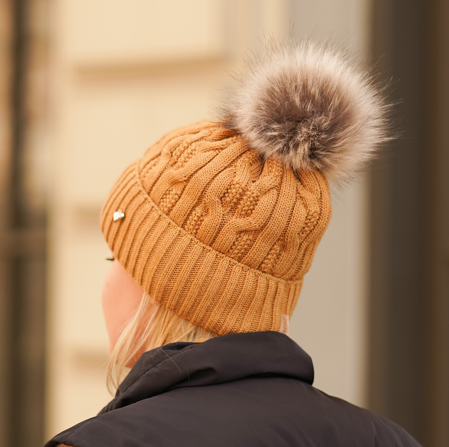 Czapka zimowa damska, bordowa, z pomponem Laona