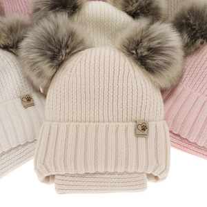 Czapka i komin dla dziewczynki zimowy komplet, beżowy, wiązany, 100% wełniany merino, z dwoma pomponami Silvia