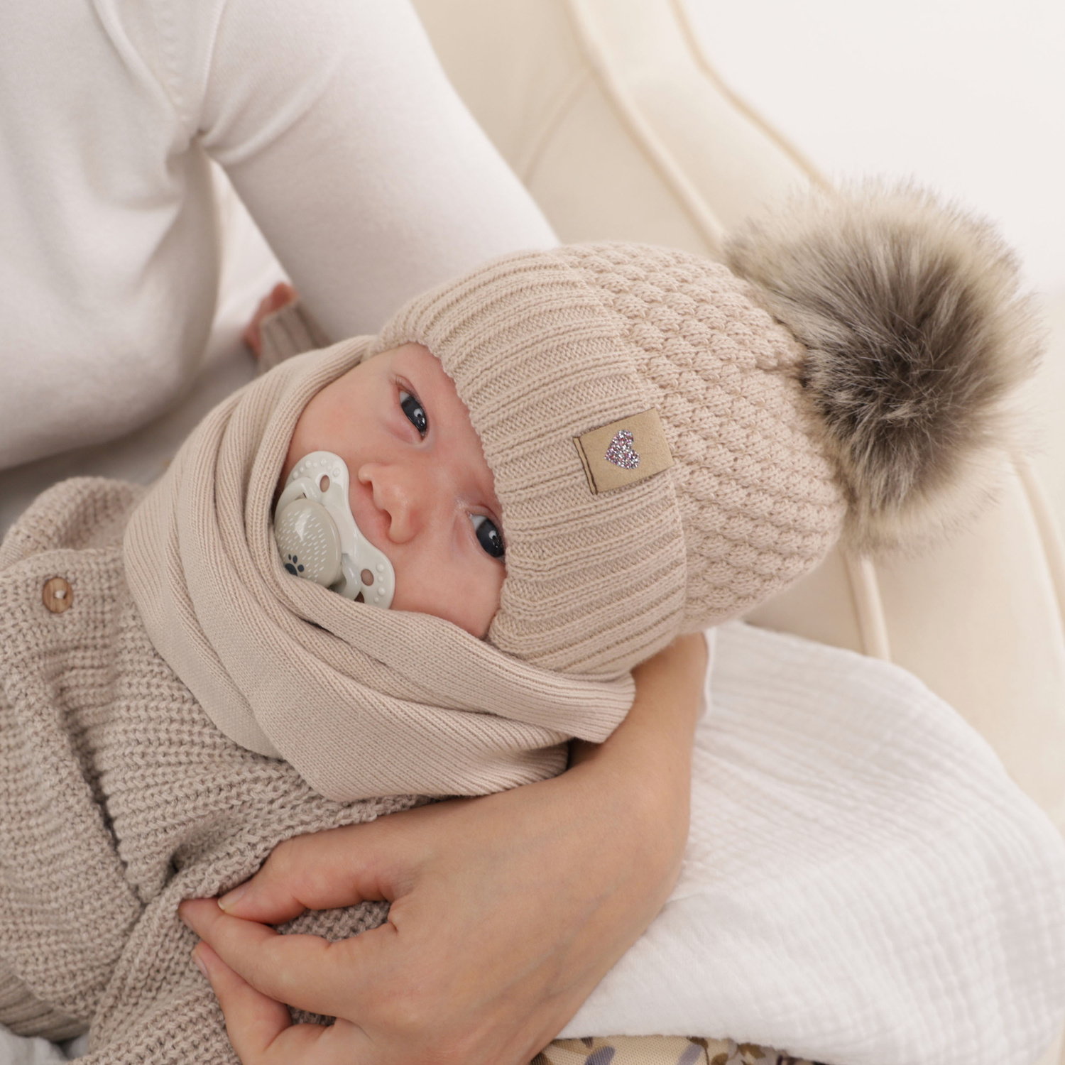 Czapka i szalik dla dziewczynki zimowy komplet, fioletowy, z pomponem, wiązany Bianca