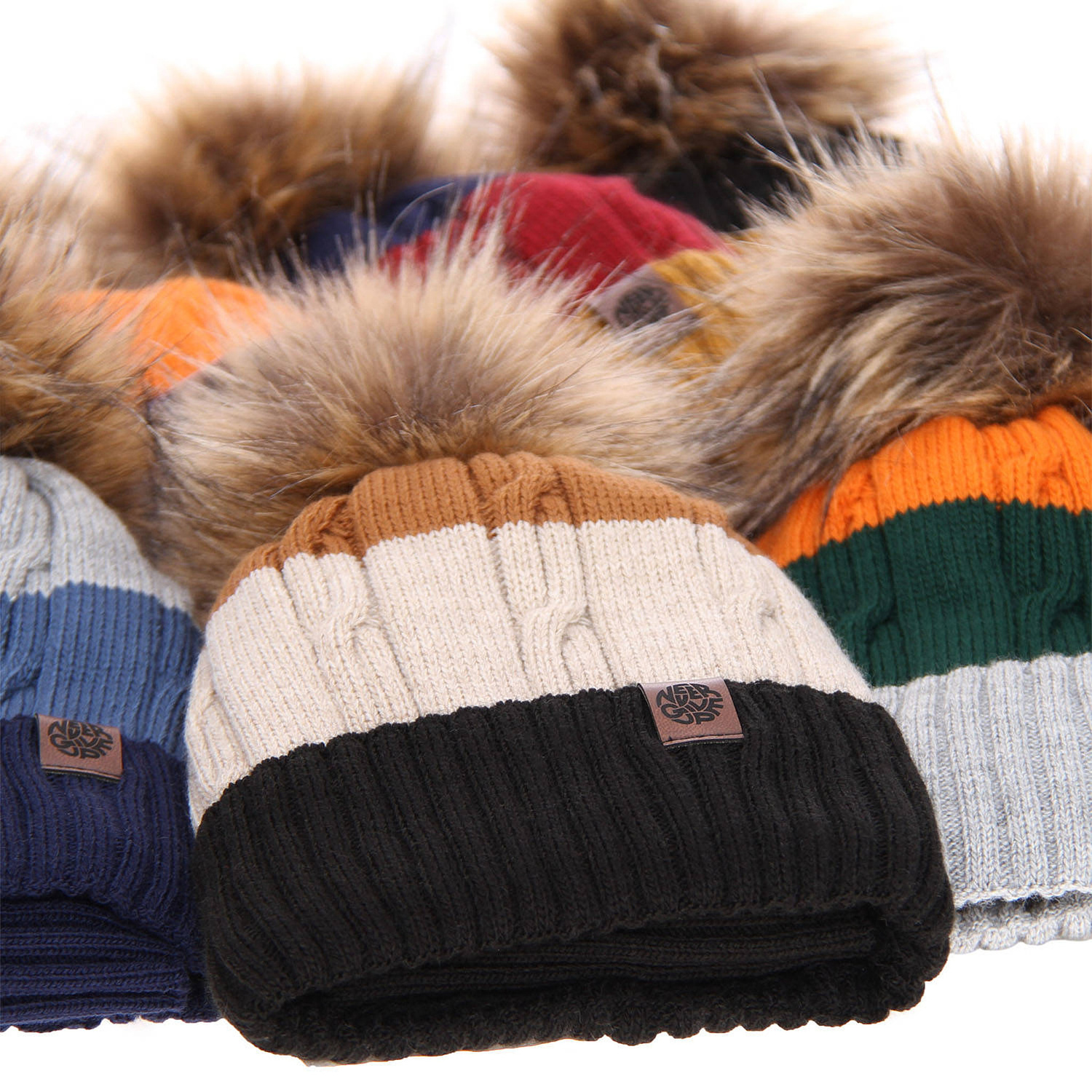 Czapka i komin dla chłopca zimowy komplet, brązowy, z pomponem Karmel