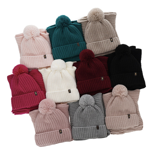 Czapka i szalik damski zimowy komplet, szmaragdowy, z pomponem Lupita