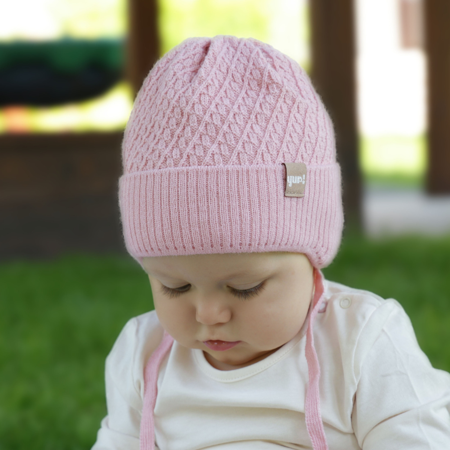 Czapka jesienna, wiosenna dla dziewczynki, różowa, wiązana Dafia