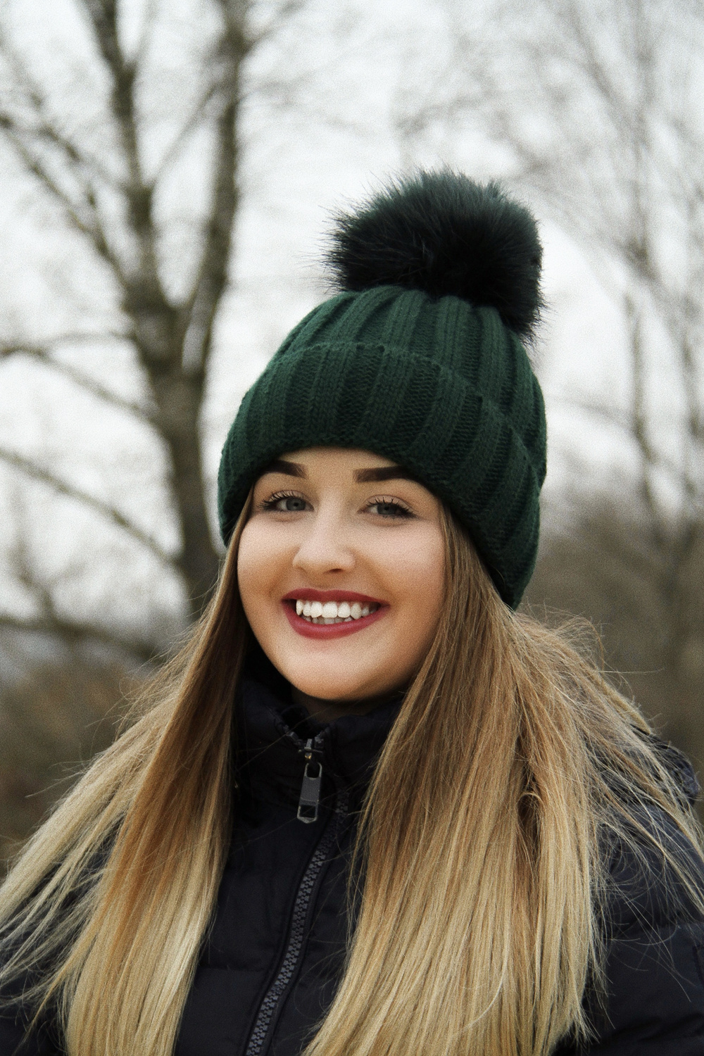 Czapka zimowa damska, różowa, z pomponem Mokka