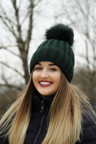 Czapka zimowa damska, różowa, z pomponem Mokka