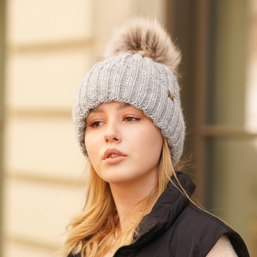 Czapka zimowa damska, czerwona, z pomponem, Rene