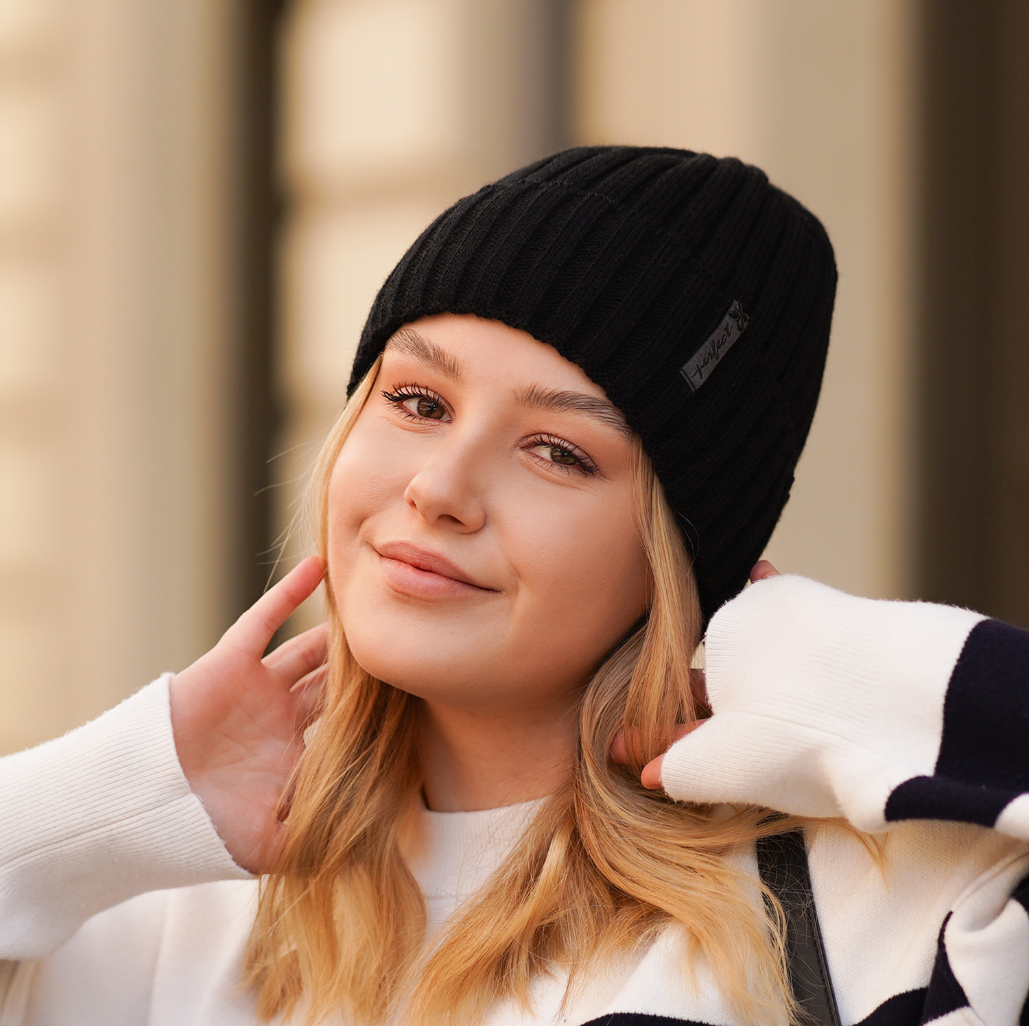 Czapka zimowa damska, kremowa, elegancka Parisa