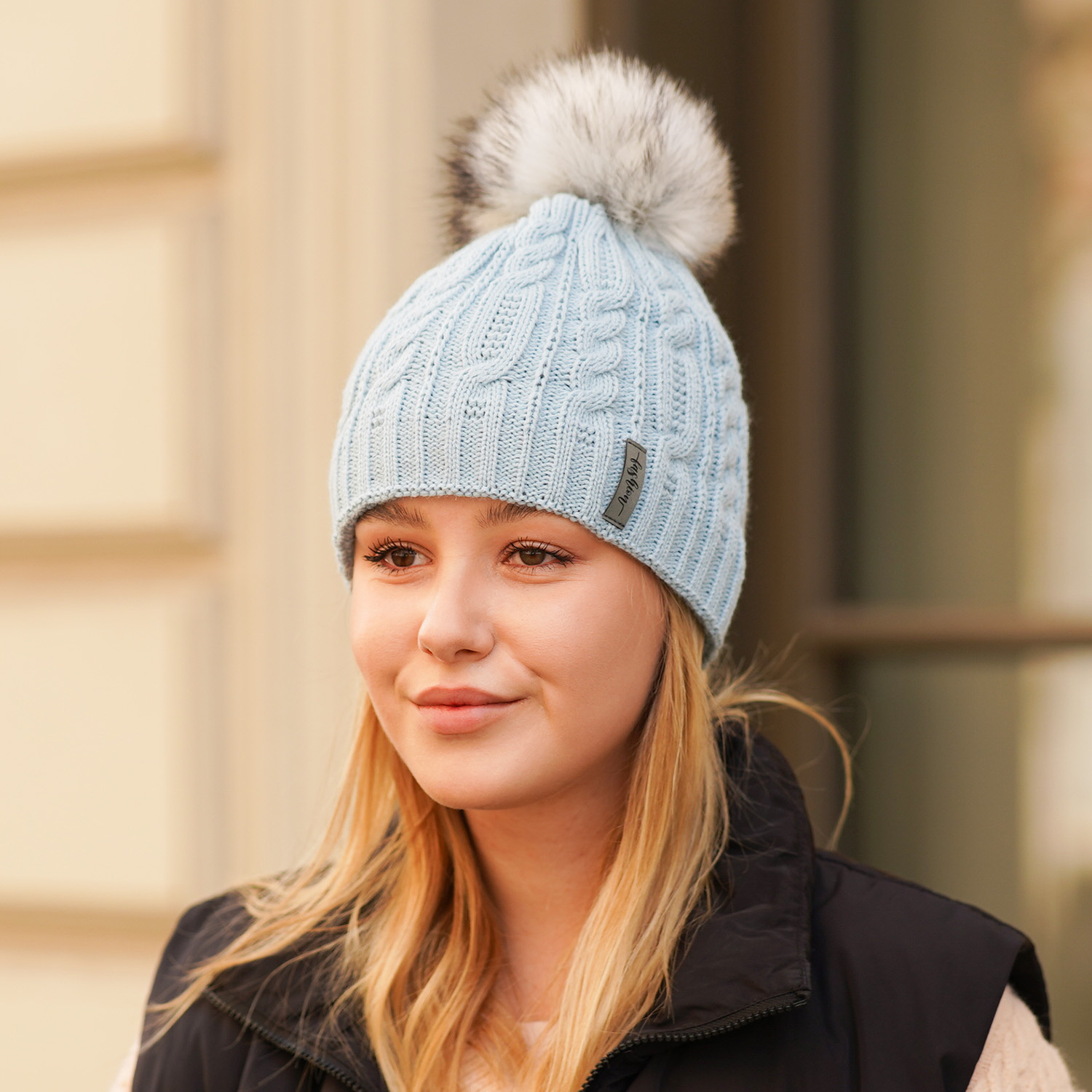 Czapka zimowa damska, czarna, z pomponem, Mirka