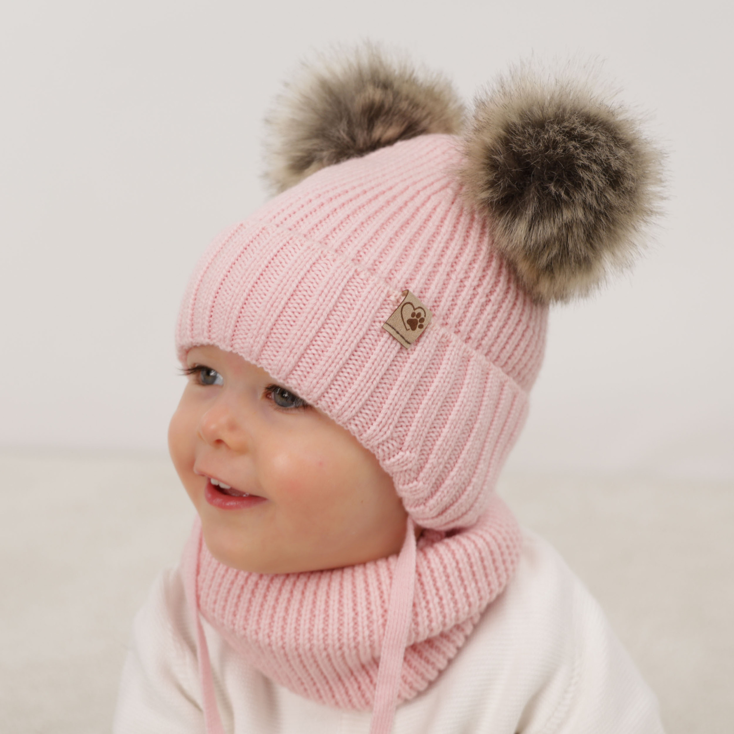 Czapka i komin dla dziewczynki zimowy komplet, beżowy, 100% wełniana merino, wiązany, z dwoma pomponami Silvia