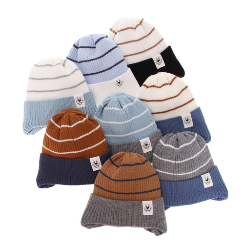 Czapka jesienna, wiosenna dla chłopca, biała, wiązana Alvin