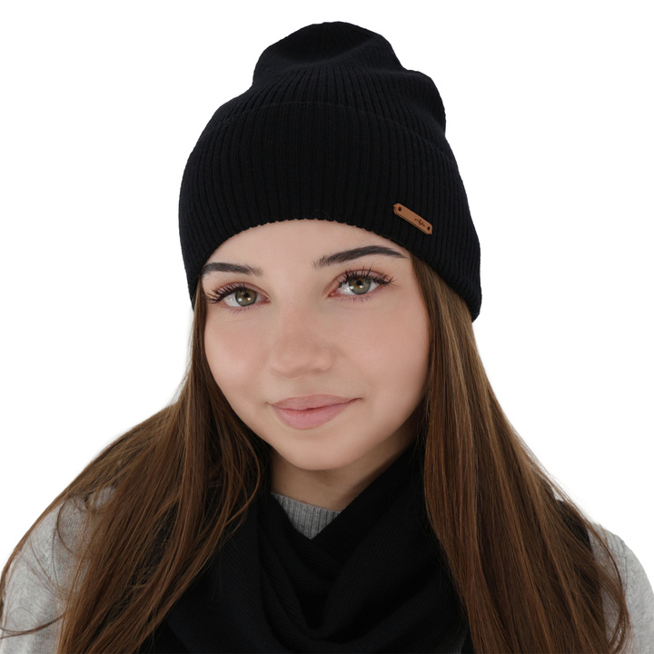 Czapka jesienna, wiosenna damska, czarna, 100% wełniana merino, Flerra