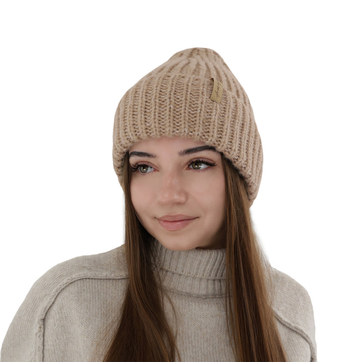 Czapka zimowa damska, beżowa, z wełną merino Caro
