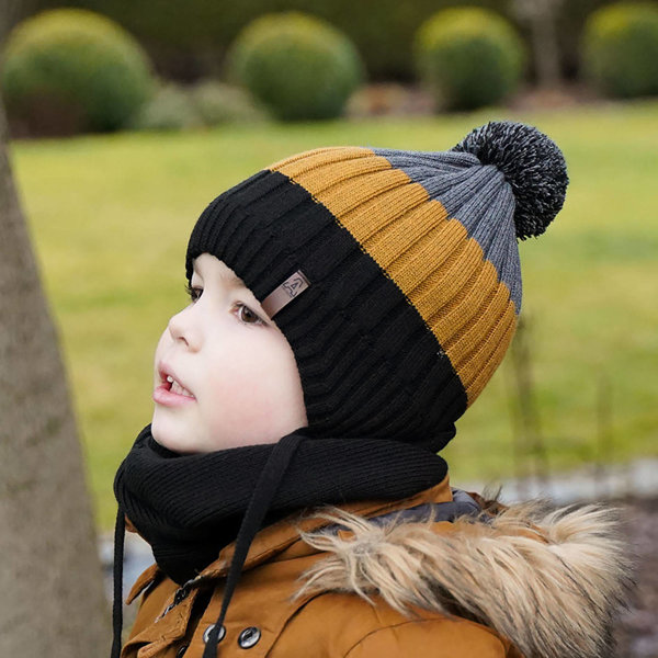 Komplet zimowy dla chłopca: czapka z pomponem i komin czarny Hary