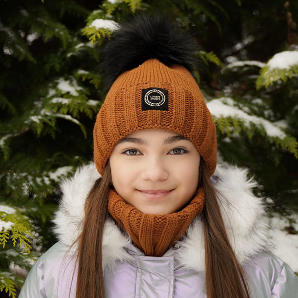 Komplet zimowy dla dziewczynki: czapka z pomponem i komin brązowy Hendi