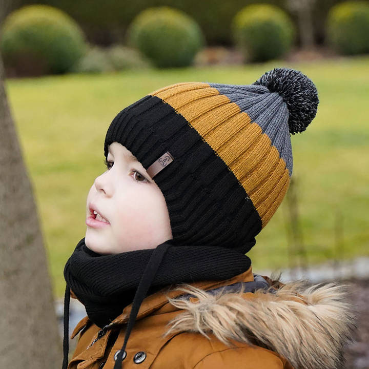 Komplet zimowy dla chłopca: czapka z pomponem i komin czarny Hary